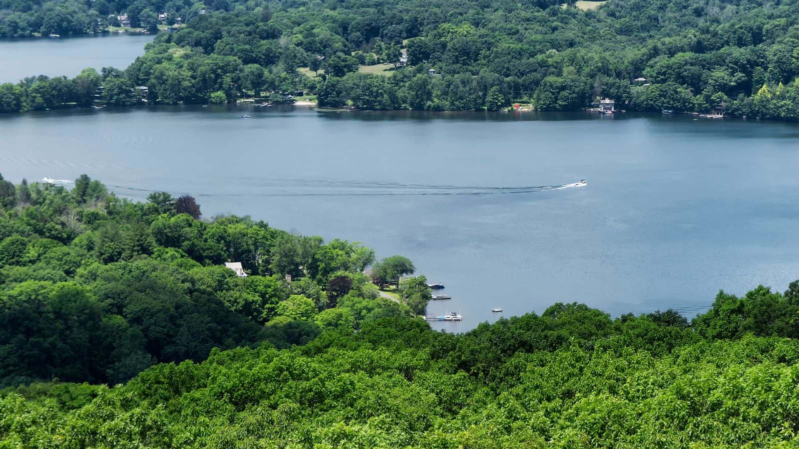 Connecticut Lake Waramaug